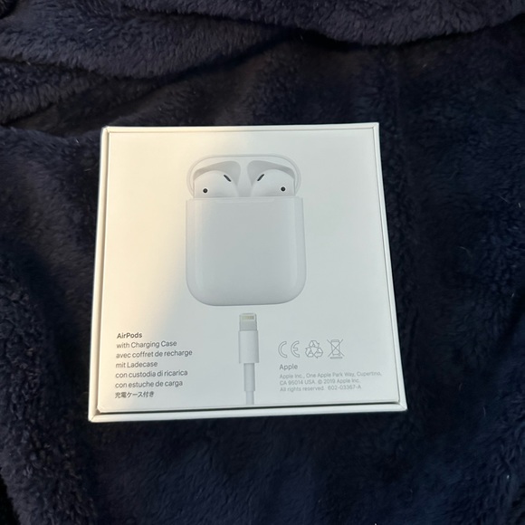 Airpods with charging case - Picture 2 of 6